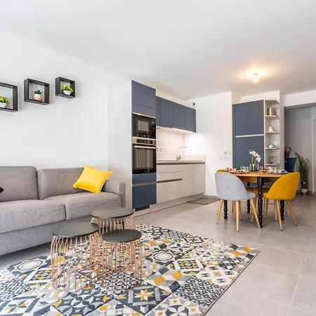 Inaya Apartment